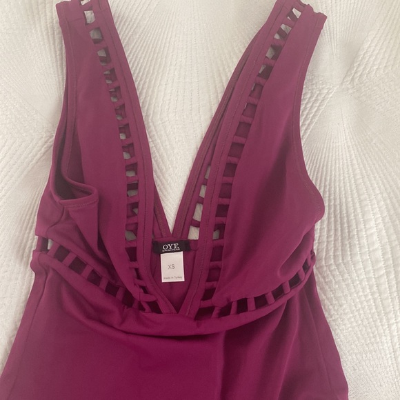 Oye swimwear Ella plunging one piece size Xs perfect condition worn once - Picture 3 of 4
